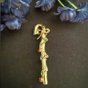 Elegant Vintage Gold Brooch with Red and Green Accents Christmas theme